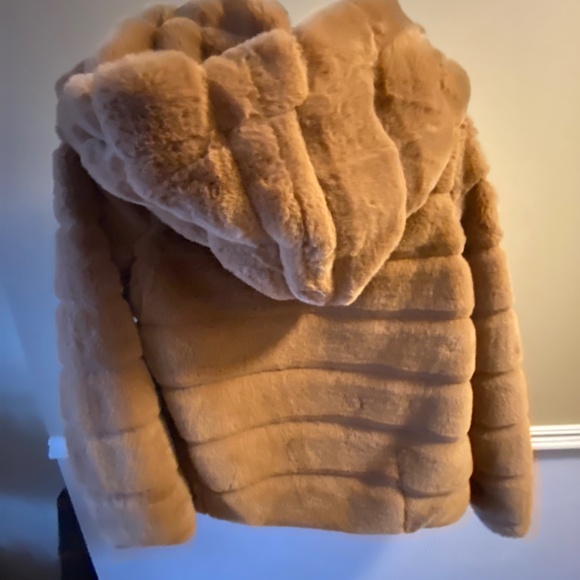 APPARIS faux fur jacket - Picture 2 of 3